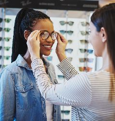 Copyright : langstrup / 123RF.com Woman trying on spectacles